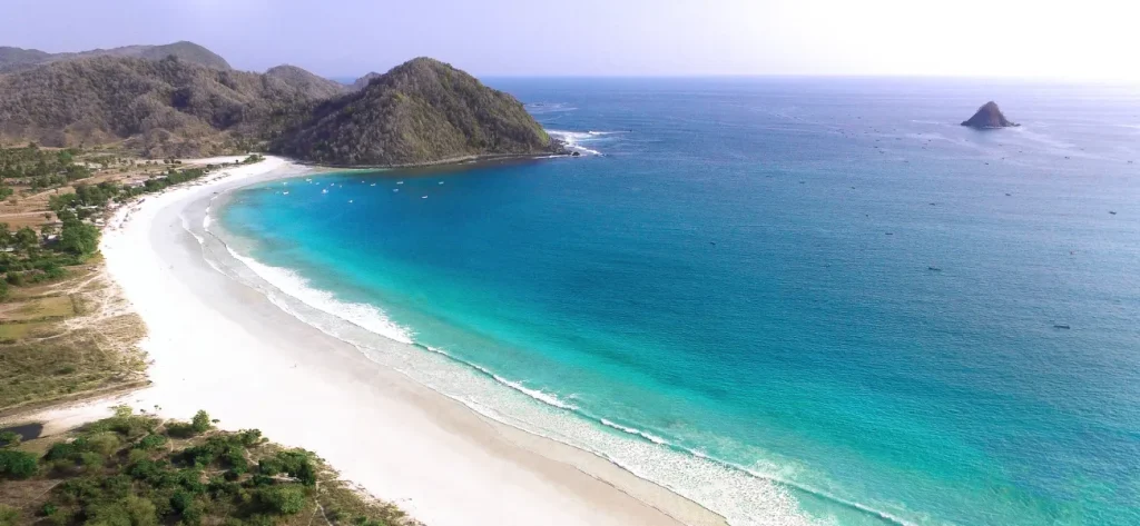selong belanak beach, lombok, alternative to bali