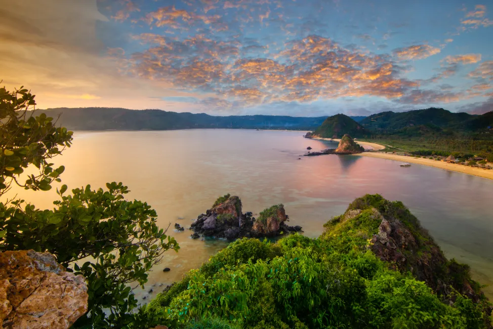 Discover the MotoGP schedule, ticket info, travel tips, and top attractions in Lombok for an unforgettable MotoGP experience.