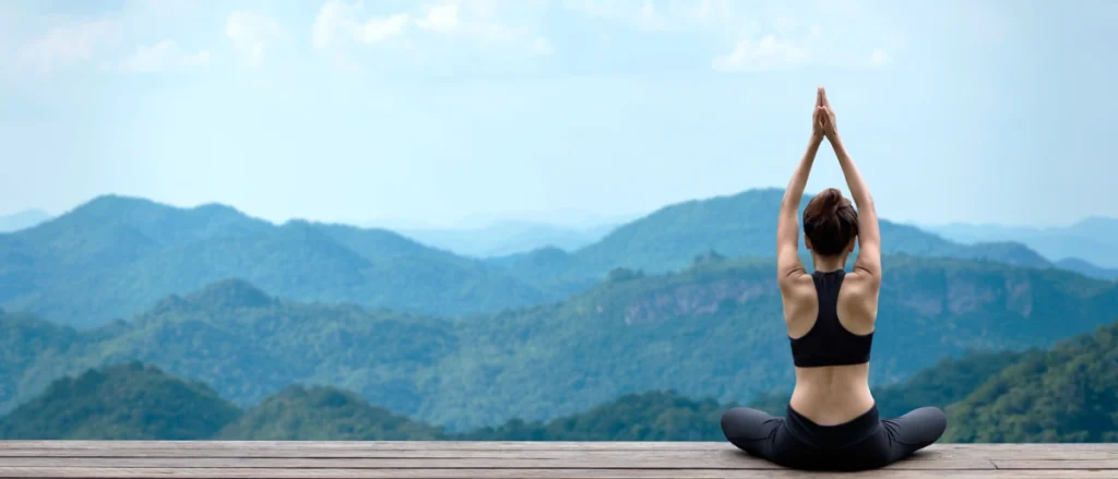 Reconnecting with nature is an essential aspect of modern wellness. SENJA promotes this with earthing techniques and outdoor activities that ground guests in nature’s healing properties.